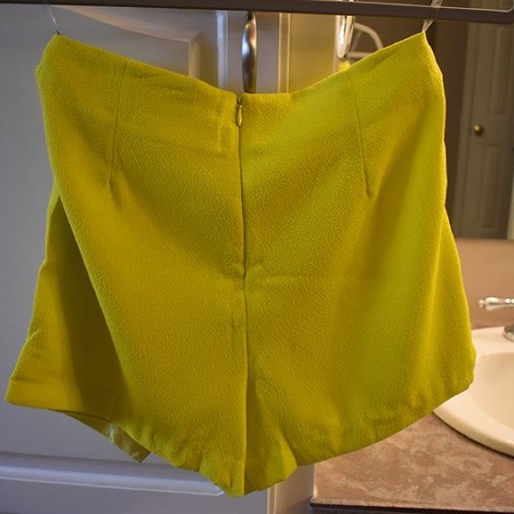 ENVELOPE SKORT - Picture 2 of 2